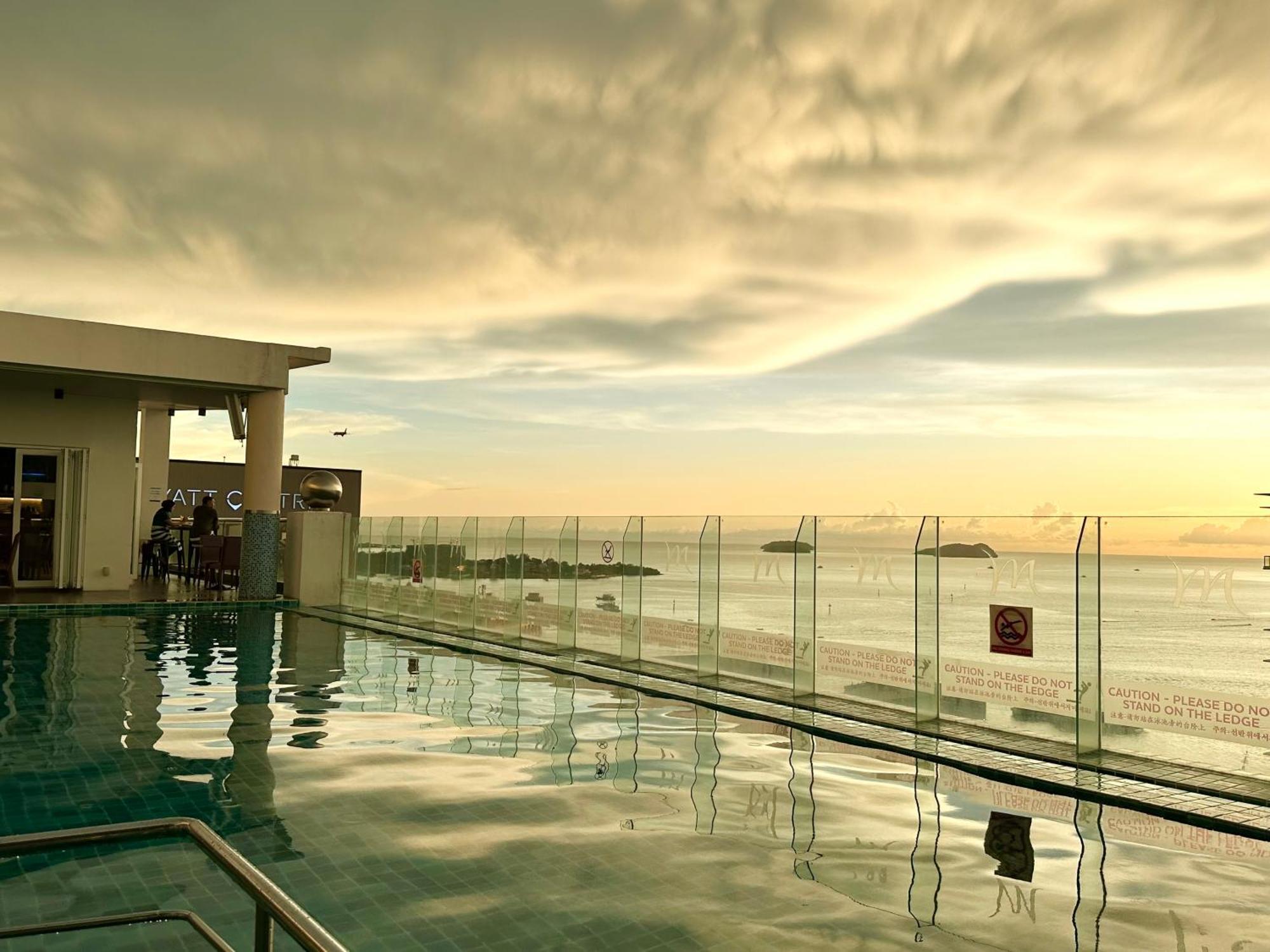 M Centro City Centre @ Gaya Street By Sunset Seaview Vacation Condos Kota Kinabalu Exteriör bild